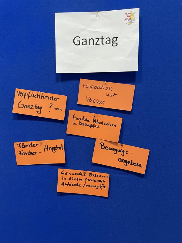 Bild vergrößern: Thementisch Ganztag