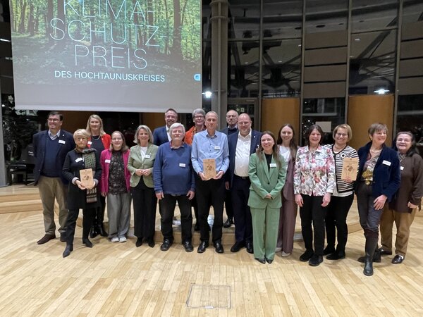 Bild vergr&ouml;&szlig;ern: Gruppenbild der Preisverleihung 2025
